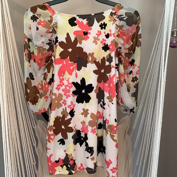 2/$15 Calvin Klein- Floral print Women’s Blouse Size Medium - Picture 3 of 6